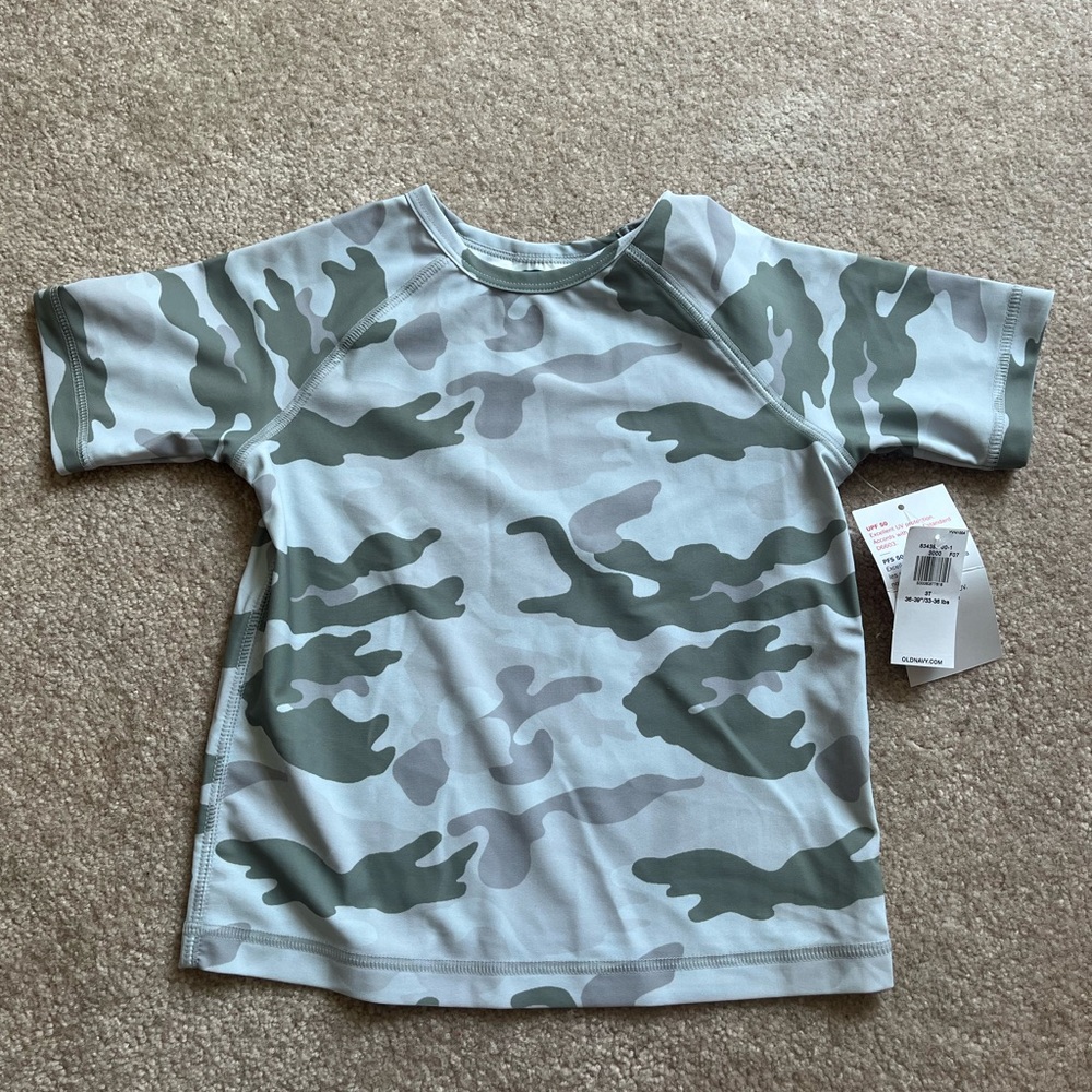 Old a navy Camo Rash guard, NWT SPF 50 size 3T